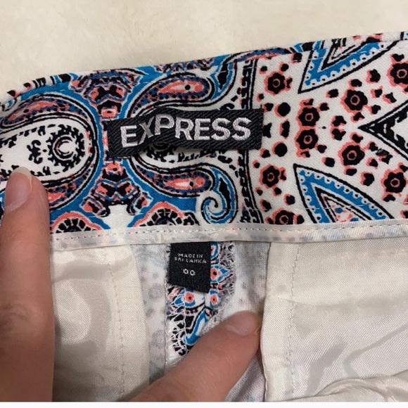 Express Paisley Shorts - Picture 5 of 6